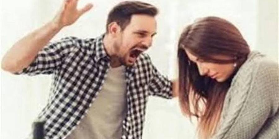 تفسير
      حلم
      ضرب
      الزوجة
      في
      المنام
      وعلاقته
      بالخلافات
      والمشاكل