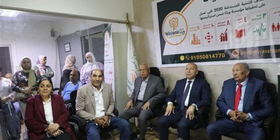 محافظ
      القاهرة
      يوزع
      كراسى
      كهربائية
      على
      ذوى
      الهمم