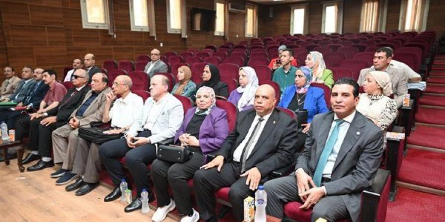 جامعة
      الفيوم
      توافق
      على
      تسجيل
      65
      رسالة
      ماجستير
      ودكتوراه