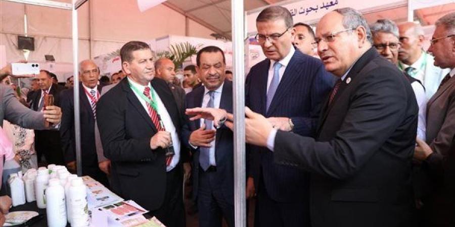 علاء
      فاروق
      يفتتح
      معرض
      مركز
      البحوث
      الزراعية
      الثاني
      بمشاركة
      75
      عارضا
