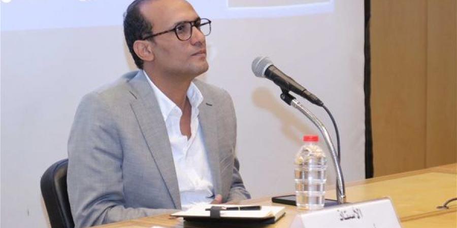 "من
      الإسكندرية
      إلى
      عاصمة
      الضباب..
      "رحلة
      طبيب
      مصري"
      في
      لقاء
      بمكتبة
      الإسكندرية