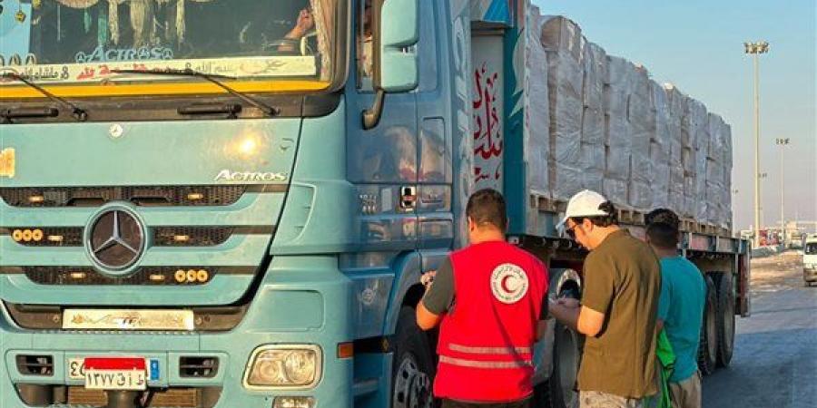 «زاد
      العزة
      238»
      تنطلق
      إلى
      غزة،
      مصر
      تواصل
      إرسال
      المساعدات
      الإنسانية
      للأشقاء
      الفلسطينيين