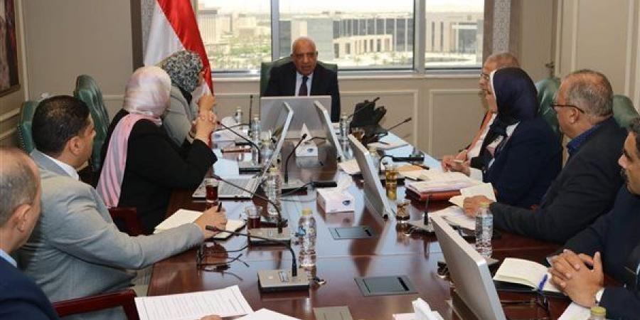 وزير
      الكهرباء:
      مشروعات
      الطاقة
      الشمسية
      بالوادي
      الجديد
      نموذج
      للشراكة
      والتعاون
      مع
      القطاع
      الخاص