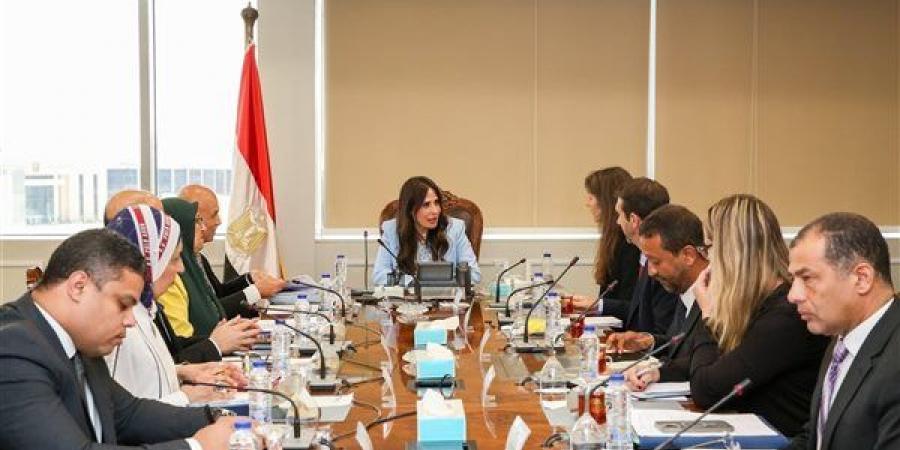 وزيرة
      الإسكان
      تبحث
      مع
      الوكالة
      الفرنسية
      تعزيز
      التعاون
      في
      مشروعات
      مياه
      الشرب
      والصرف
      الصحي