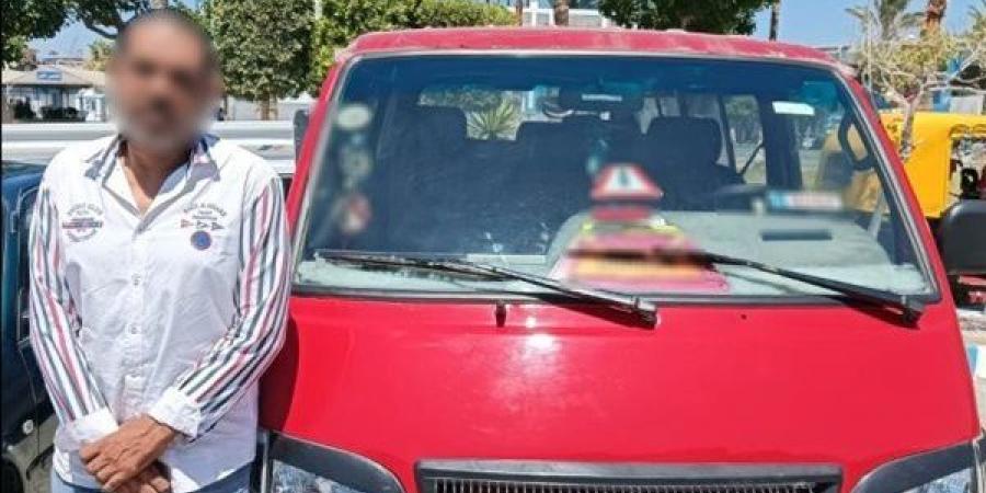خلاف
      على
      أولوية
      المرور
      ينتهي
      بضبط
      سائق
      ميكروباص
      والتحفظ
      على
      سيارته
      في
      الإسكندرية