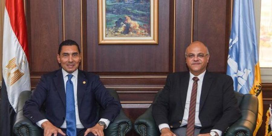 وزير
      الشباب
      ومحافظ
      الإسكندرية
      يشهدان
      الاحتفال
      باليوم
      الرياضي
      العربي