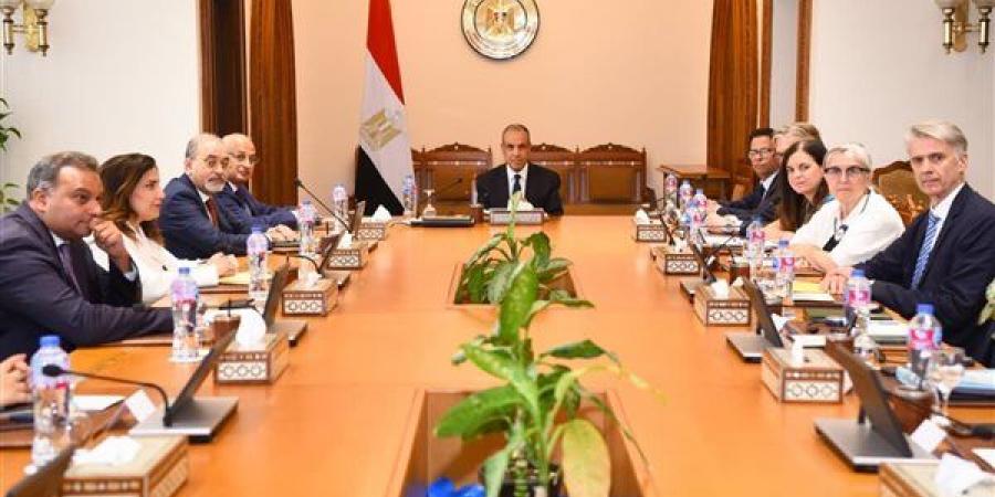 وزير
      الخارجية
      يستعرض
      أمام
      وفد
      البرلمان
      الأوروبي
      جهود
      الارتقاء
      بمنظومة
      حقوق
      الإنسان
      (صور)
