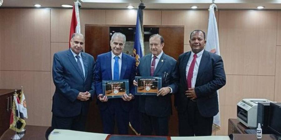 توقيع
      بروتوكول
      تعاون
      بين
      الجمعية
      العلمية
      للتشريع
      الضريبي
      وجامعة
      أسوان