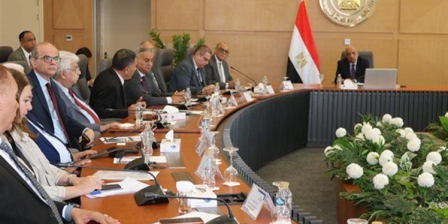 وزير
      الكهرباء
      يتابع
      تنفيذ
      خطة
      رفع
      كفاءة
      استخدام
      الطاقة