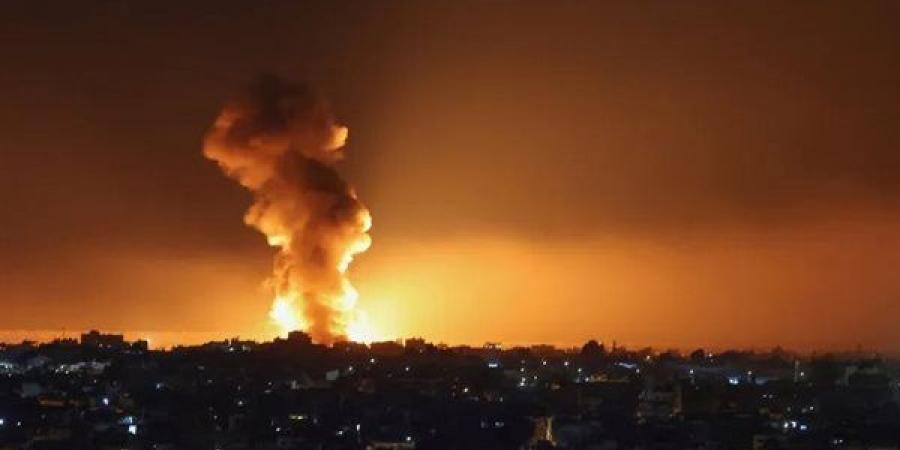 5
      شهداء
      بينهم
      أطفال
      في
      غارة
      إسرائيلية
      على
      شقة
      سكنية
      غرب
      غزة