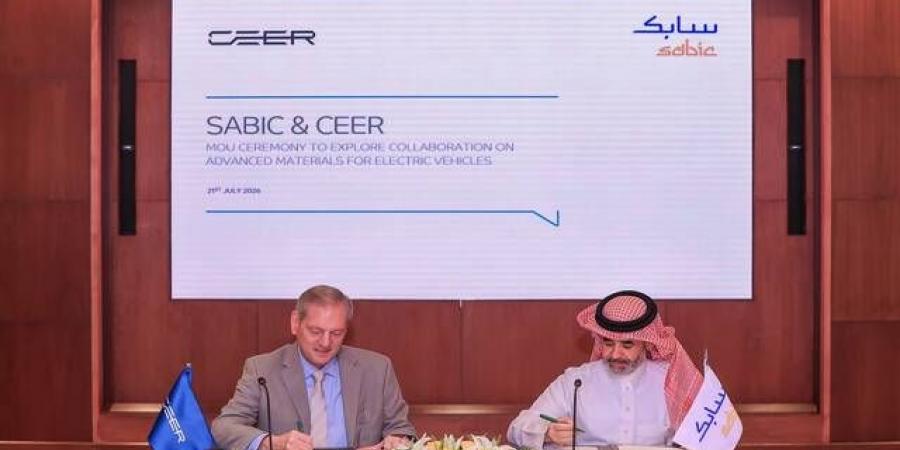 "سابك" و"سير" توقعان مذكرة لاستكشاف فرص التعاون في صناعة السيارات الكهربائية