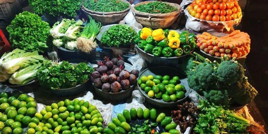 سعر
      الخضار
      اليوم،
      ارتفاع
      الليمون
      20
      جنيهًا
      وانخفاض
      8
      أصناف
      منها
      الخيار
      والباذنجان