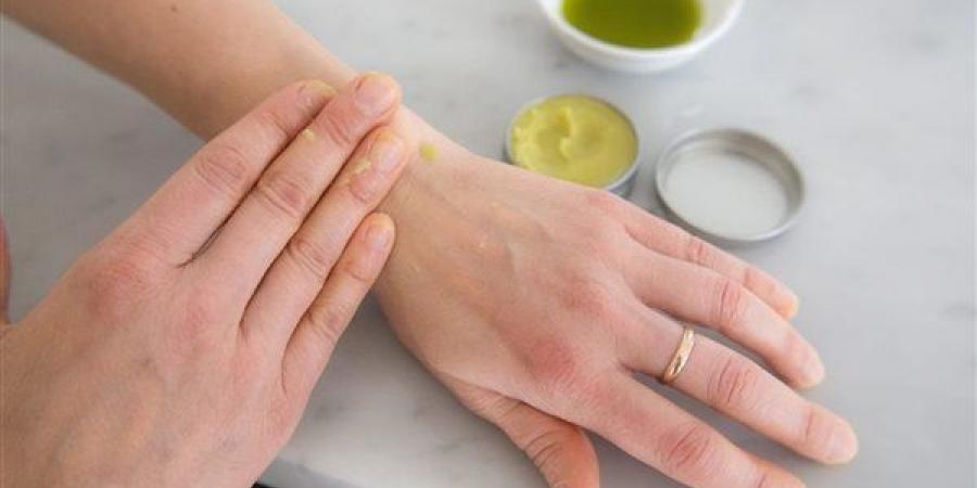 طرق
      طبيعية
      لتخفيف
      التهابات
      الجلد
      الناتجة
      عن
      العرق