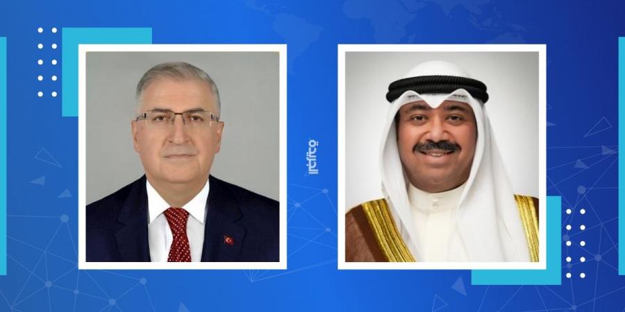 وزير الدفاع بحث تطوير التعاون الثنائي مع نظيره التركي
