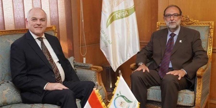 رئيس
      هيئة
      سلامة
      الغذاء
      يستقبل
      سفير
      أستراليا
      بالقاهرة
      بمناسبة
      انتهاء
      فترة
      عمله