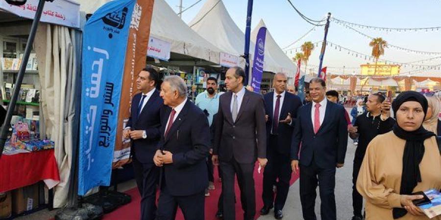 مدير
      صندوق
      مكتبات
      مصر
      العامة
      ونائب
      محافظ
      بورسعيد
      يفتتحان
      معرض
      الكتاب
      (صور)