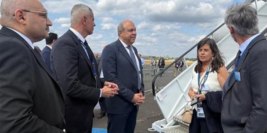 الحفني
      يبحث
      مع
      «إيرباص»
      مستجدات
      برنامج
      تسليم
      طائرات
      A350
      لمصر
      للطيران