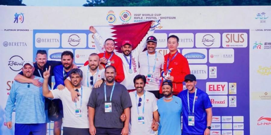 المنتخب القطري يتوج بذهبية "السكيت" لفردي الرجال في كأس العالم للرماية