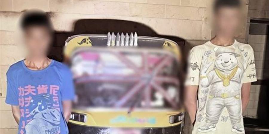 "ثوان
      معدودة
      كشفت
      جريمتهما"،
      قصة
      سقوط
      لصَّي
      التوك
      توك
      بعد
      خطف
      حقيبة
      سيدة
      في
      أسوان