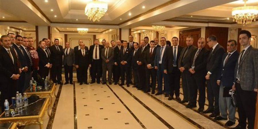 لتأكيد
      وحدة
      الصف،
      نادي
      القضاة
      يحتفل
      بمرشحي
      انتخابات
      2026
      ويكرم
      اللجان
      المشرفة
      (صور)