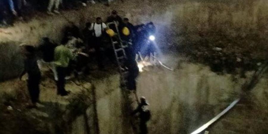 فتحوها
      لقدرهم،
      تفاصيل
      مصرع
      وإصابة
      4
      أشخاص
      داخل
      بيارة
      صرف
      صحي
      في
      شبين
      القناطر