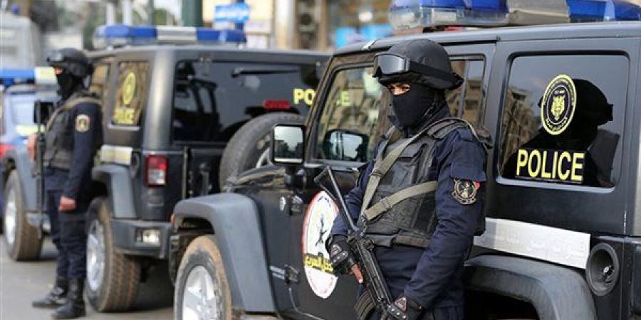 مصرع المتهم بقتل معلم وإصابة شقيقيه في تبادل لإطلاق النار مع الشرطة بقنا