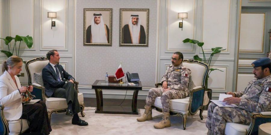 رئيس أركان القوات المسلحة القطرية يلتقي الممثل الخاص للأمين العام لحلف الناتو للجوار الجنوبي