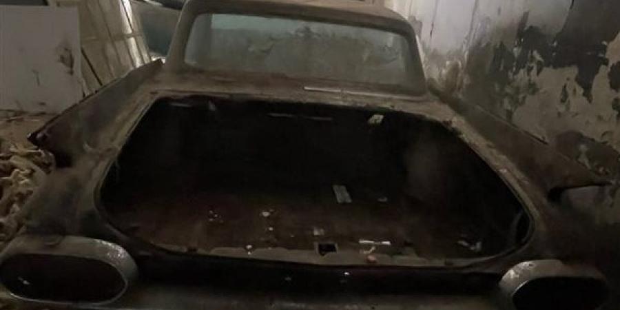 تداول صور سيارة الرئيس جمال عبد الناصر بالإسكندرية عقب سرقتها