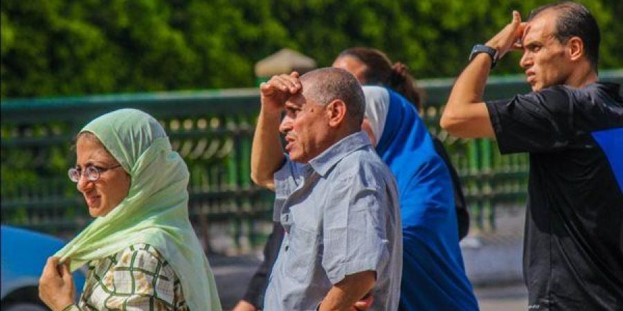 الحرارة
      تخطت
      43
      في
      قنا،
      أطباء
      الصعيد
      يطلقون
      تحذيرا
      للمواطنين
      من
      التعرض
      المباشر
      لأشعة
      الشمس