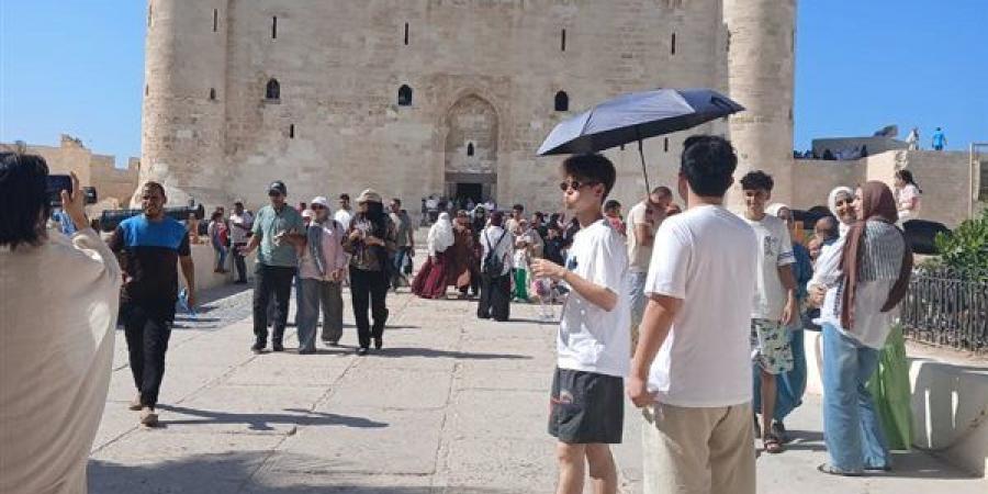 إقبال
      جماهيري
      على
      قلعة
      قايتباي
      بالإسكندرية
      تزامنًا
      مع
      عيد
      المحافظة
      القومي
      (صور)