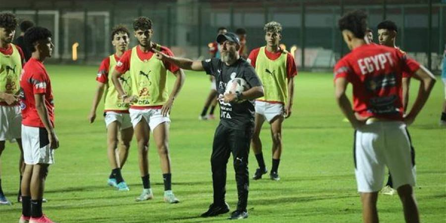 منتخب
      الشباب
      يبدأ
      معسكره
      المغلق
      ويستعد
      لمواجهة
      الأردن
      وديا
      (صور)