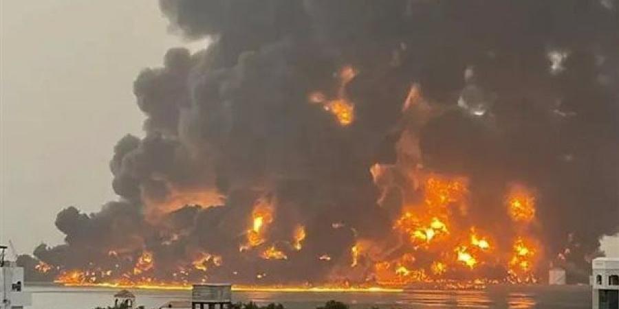 رويترز:
      غارات
      جوية
      سعودية
      على
      ميناء
      الحديدة
      في
      اليمن