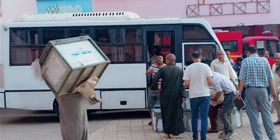 وكيل "تعليم الفيوم" يتابع تسليم أسئلة "العربي" للشهادة الإعدادية "الدور الثاني"