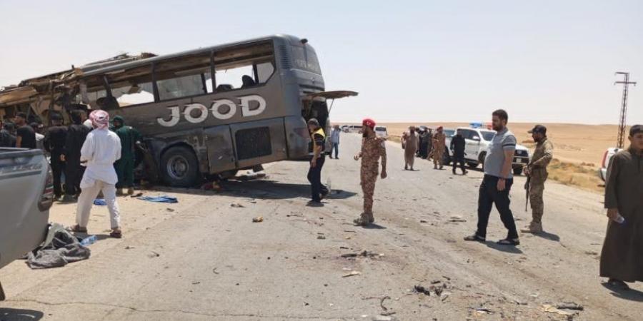 حادث مروع يهز سوريا.. 35 وفاة و30 مصابا على طريق دير الزور
