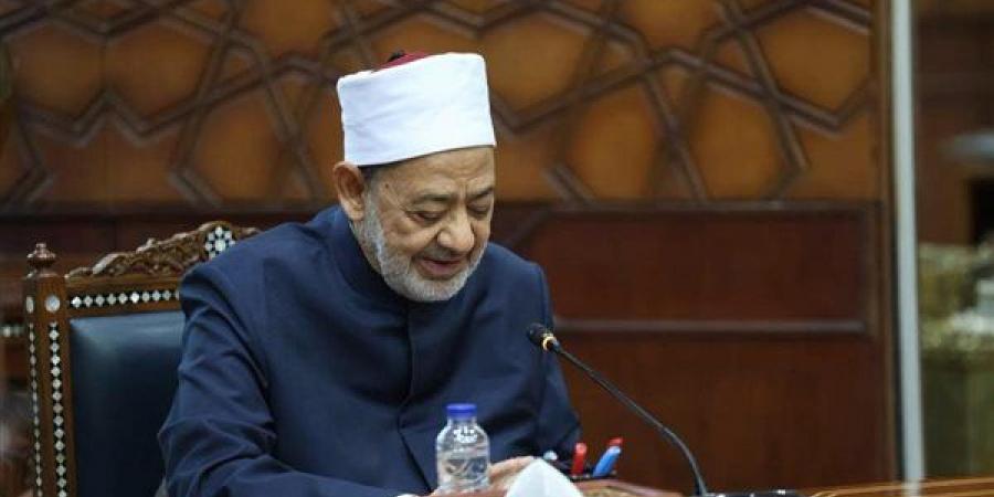شيخ
      الأزهر
      يهنئ
      أوائل
      الشهادة
      الثانوية
      الأزهرية
      هاتفيًّا،
      ويؤكد:
      وطنكم
      يعقد
      عليكم
      الآمال