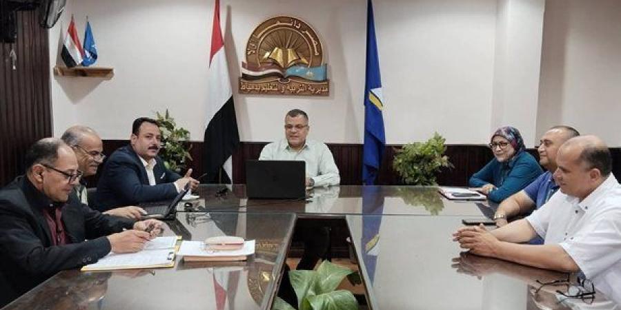 من
      المطبعة
      السرية
      إلى
      "العمليات"،
      وكيل
      التعليم
      بدمياط
      يتابع
      سير
      امتحانات
      الإعدادية