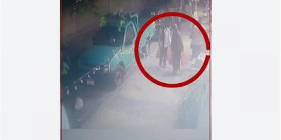 أصابها
      بكسر
      في
      الجمجمة
      ونزيف
      بالمخ،
      لحظة
      سقوط
      عمود
      إنارة
      على
      سيدة
      بالإسكندرية
      (فيديو)