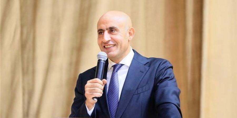 عبد
      اللطيف:
      التعليم
      الفني
      يضم
      2.35
      مليون
      طالب
      داخل
      3213
      مدرسة
      نوعية