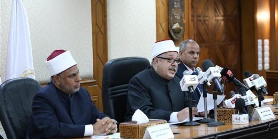 بالأسماء،
      أوائل
      القسم
      الأدبي
      لذوي
      البصائر
      والدمج
      بالثانوية
      الأزهرية
      2026