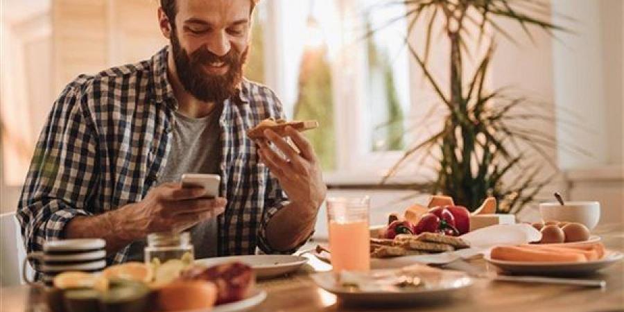 عمر
      أطول
      وموت
      مفاجئ،
      دراسة
      تكشف
      تأثير
      تناول
      الإفطار
      قبل
      الساعة
      7
      صباحا
      وبعد
      العاشرة