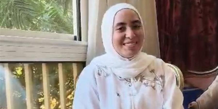نسيبة
      محمد
      الثامنة
      مكرر
      بالثانوية
      الأزهرية:
      بدأت
      المذاكرة
      من
      سبتمبر
      وحلمي
      كلية
      اللغات
      والترجمة
      (فيديو)