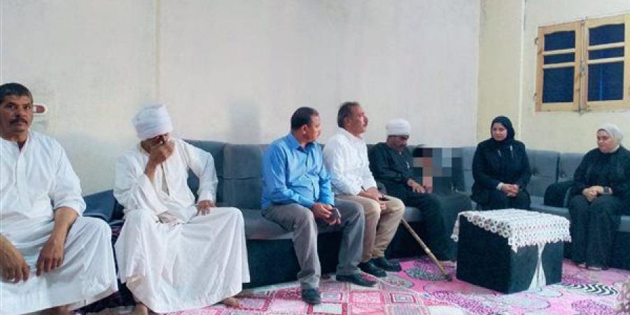 رئيسا
      أبشواي
      وسنورس
      بالفيوم
      يقدمان
      واجب
      العزاء
      لأسر
      ضحايا
      حادث
      الرياض