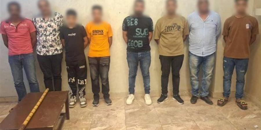 بسبب
      خلافات
      الجيرة،
      مشاجرة
      أمام
      موكب
      زفاف
      بالغربية
      وضبط
      8
      أشخاص
