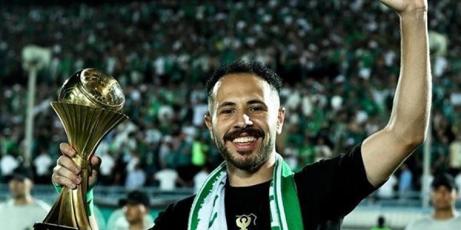 المصري
      يجدد
      تعاقده
      مع
      حسن
      علي
      3
      مواسم