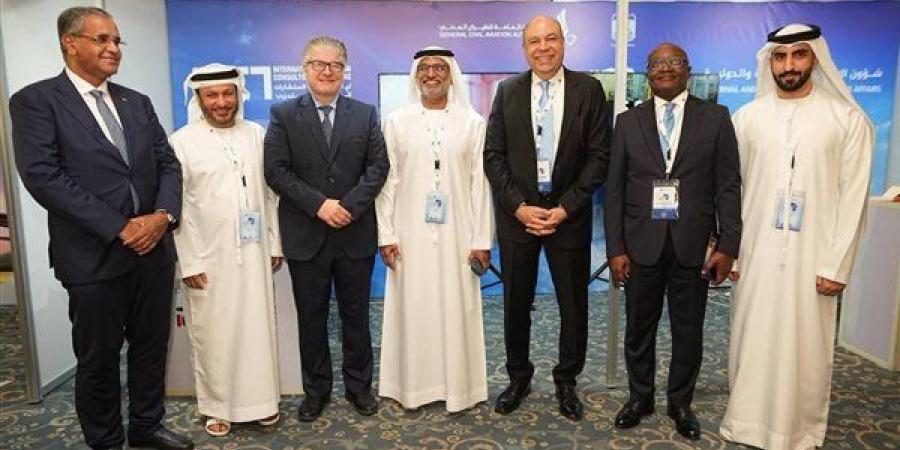وزير
      الطيران
      يفتتح
      أكبر
      منصة
      إقليمية
      لصياغة
      مستقبل
      النقل
      الجوي
      بالقارة
      الأفريقية