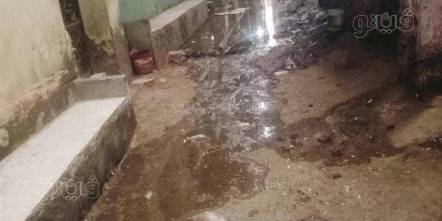 البعض
      ترك
      القرية،
      غرق
      شوارع
      ومنازل
      بكفر
      محمود
      يثير
      غضب
      الأهالي
      ومطالبات
      عاجلة
      لمحافظ
      المنوفية
      بالتدخل