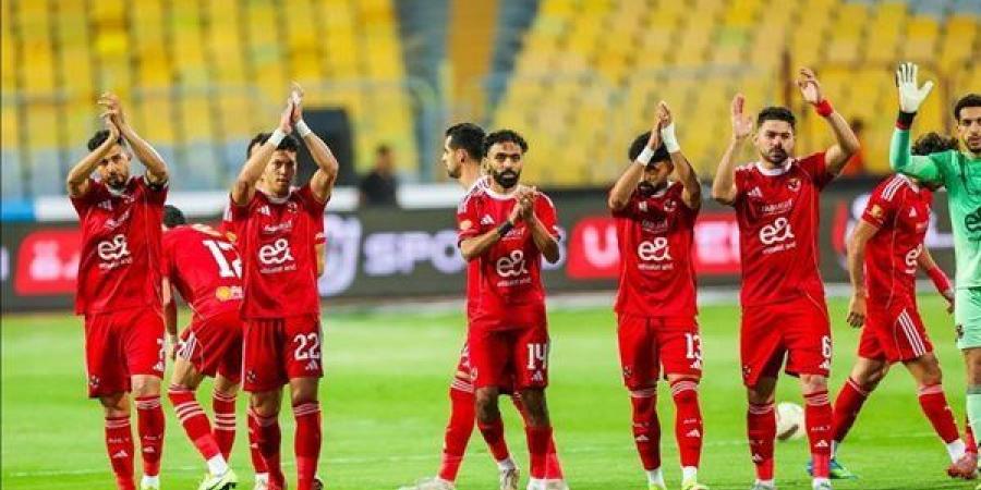 تحت
      سفح
      الأهرامات،
      الأهلي
      يعلن
      اليوم
      أكبر
      عقد
      رعاية
      في
      تاريخه