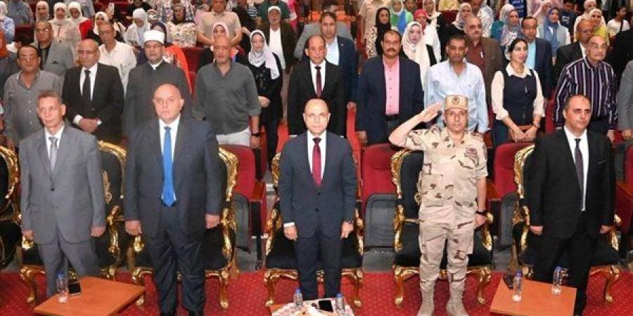 رئيس
      الإذاعة
      يشهد
      احتفالية
      إذاعة
      وسط
      الدلتا
      بعيدها
      الـ44