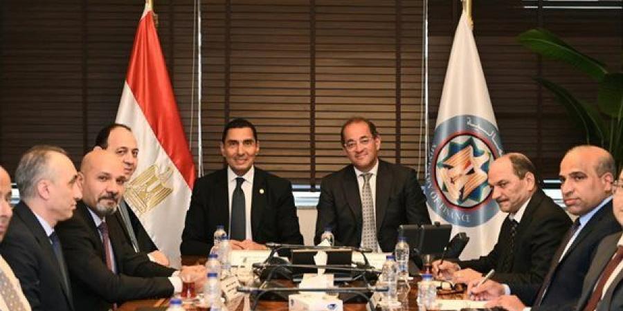 جوهر
      نبيل
      وكجوك
      يبحثان
      عددًا
      من
      الملفات
      المشتركة
      لدعم
      القطاع
      الرياضي
      والشبابي