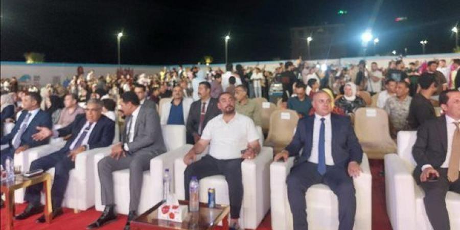 انطلاق مهرجان مصيف جمصة 2026 والفنان محمد محسن يحيي أولى فعاليته (فيديو)